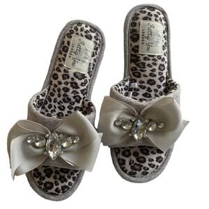 Pretty‎ You London Slippers Size 5-6 Small
